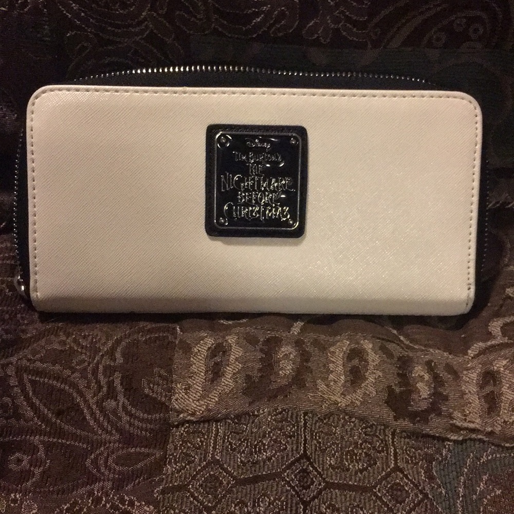 Loungefly Nightmare Before Christmas wallet 🥰💗💕